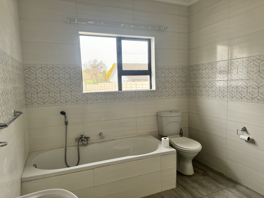 To Let 3 Bedroom Property for Rent in Flamwood North West